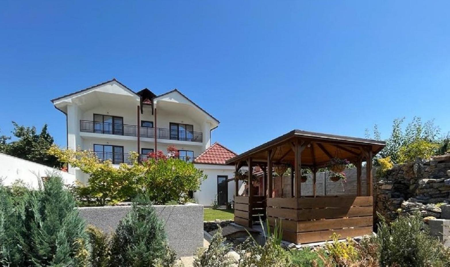 Trend Bed & Breakfast Arad Luaran gambar